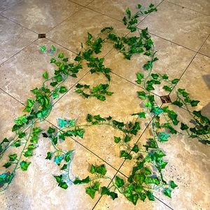 Hanging leaves room decor